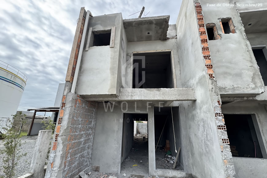 JD1401 - Sobrado Geminado com Ótimo Padrão de Acabamento