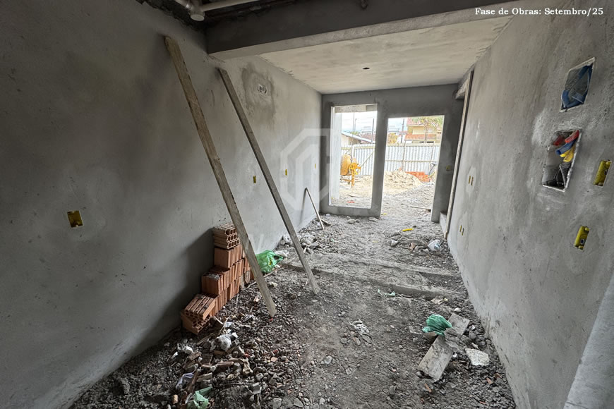 JD1401 - Sobrado Geminado com Ótimo Padrão de Acabamento