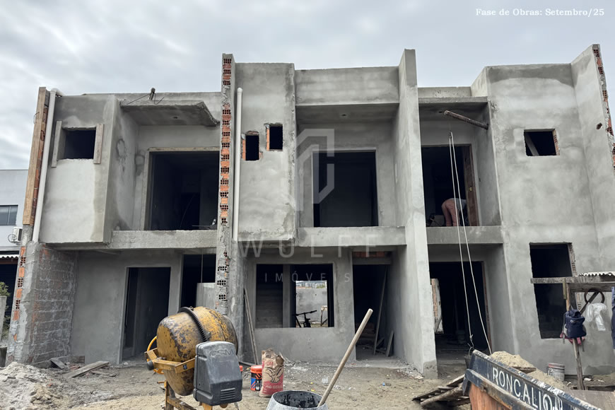 JD1401 - Sobrado Geminado com Ótimo Padrão de Acabamento