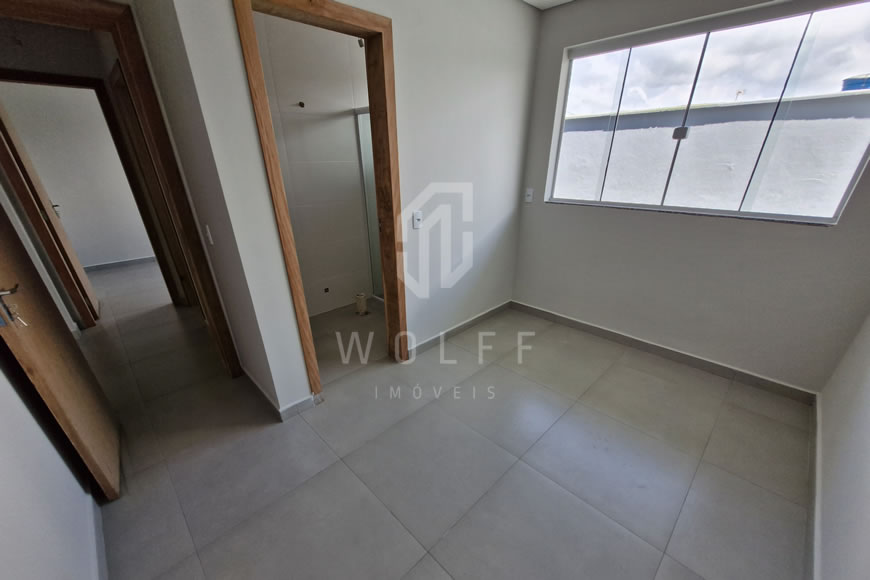 JD1402 - Casa Geminada com Espaço de Fundos