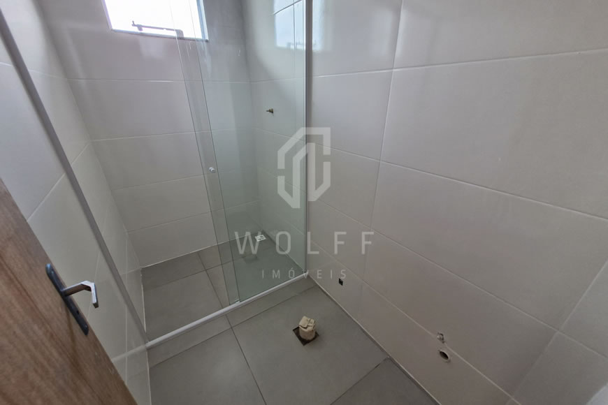 JD1402 - Casa Geminada com Espaço de Fundos