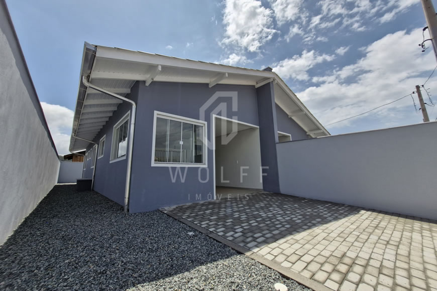 JD1402 - Casa Geminada com Espaço de Fundos