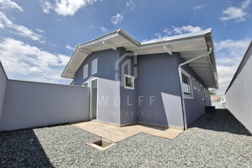 JD1402 - Casa Geminada com Espaço de Fundos