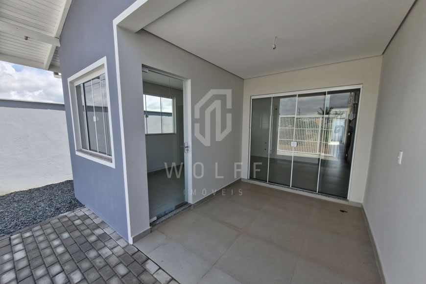 JD1402 - Casa Geminada com Espaço de Fundos