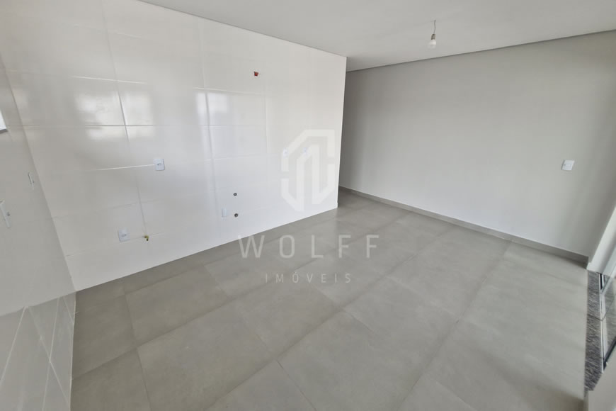 JD1402 - Casa Geminada com Espaço de Fundos