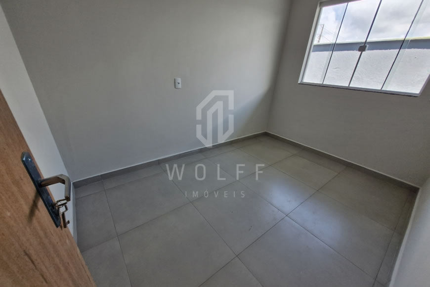 JD1402 - Casa Geminada com Espaço de Fundos