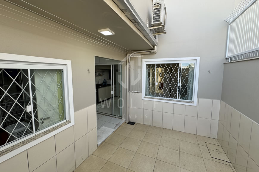 JD1405 - Sobrado Geminado Mobiliado com 03 Dormitórios