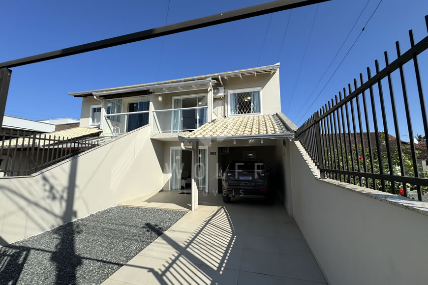 JD1405 - Sobrado Geminado Mobiliado com 03 Dormitórios