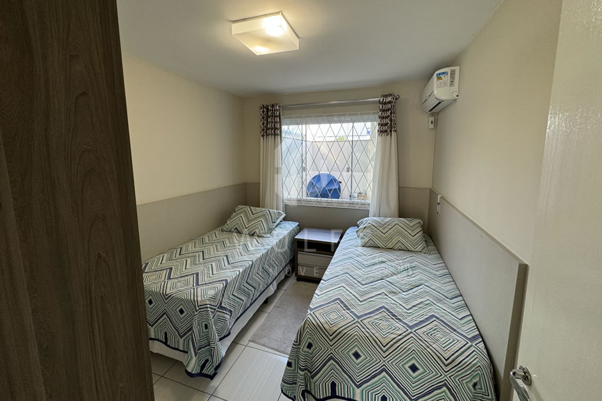 JD1405 - Sobrado Geminado Mobiliado com 03 Dormitórios