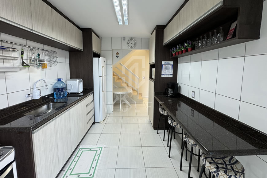 JD1405 - Sobrado Geminado Mobiliado com 03 Dormitórios