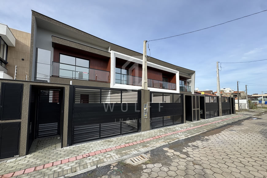 JD1426 - Sobrado Geminado com Piscina e Acabamento Impecável