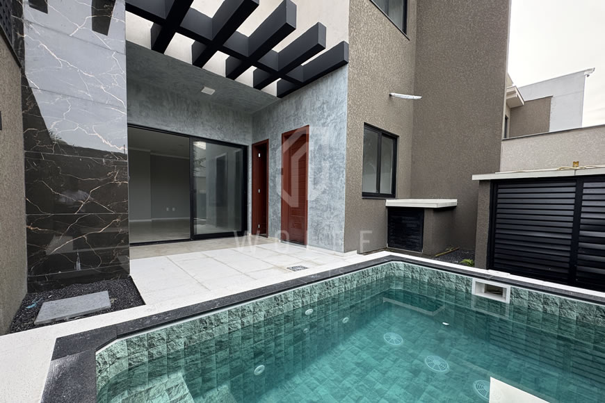 JD1426 - Sobrado Geminado com Piscina e Acabamento Impecável