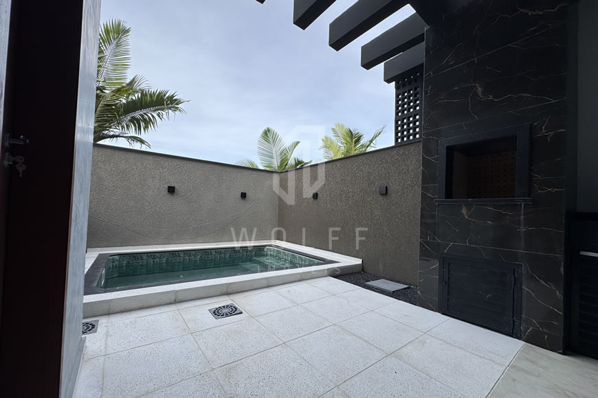 JD1426 - Sobrado Geminado com Piscina e Acabamento Impecável