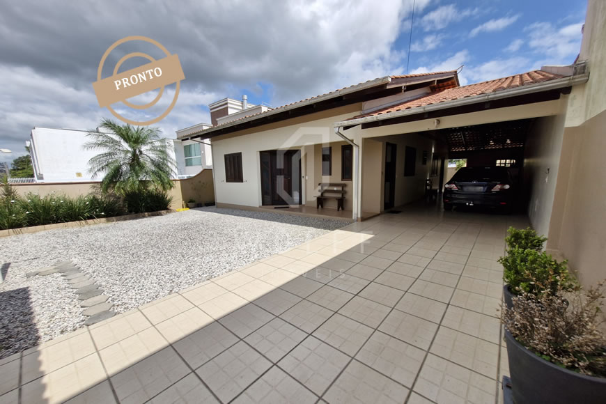 JD1430 - Casa Mobiliada com Amplo Espaço de Terreno