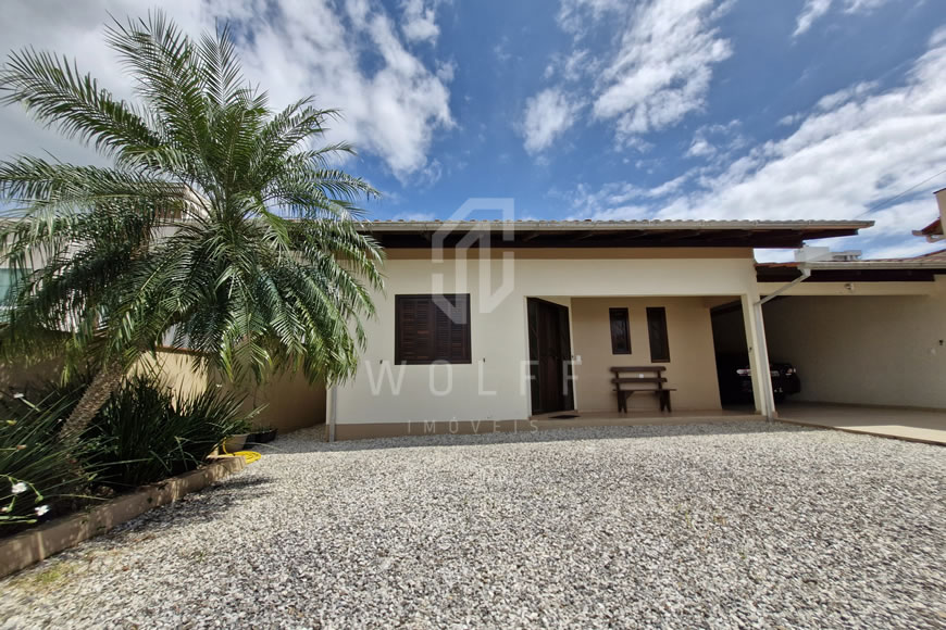 JD1430 - Casa Mobiliada com Amplo Espaço de Terreno