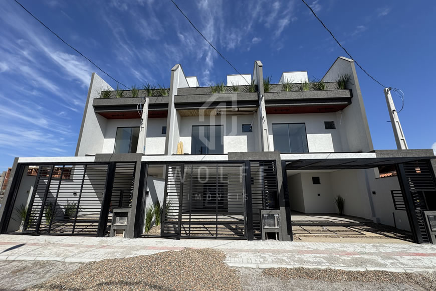 JD1477 - Sobrado Triplex com 03 dormitórios