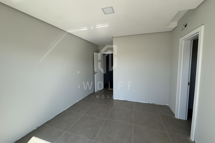 JD1477 - Sobrado Triplex com 03 dormitórios