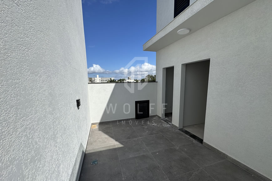 JD1477 - Sobrado Triplex com 03 dormitórios