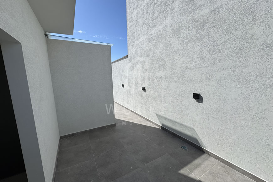 JD1477 - Sobrado Triplex com 03 dormitórios