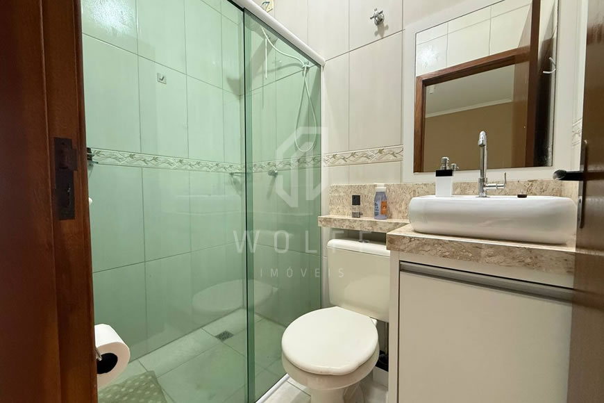 JD1508 - Sobrado Geminado com Piscina no Centro