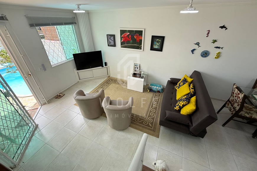 JD1508 - Sobrado Geminado com Piscina no Centro