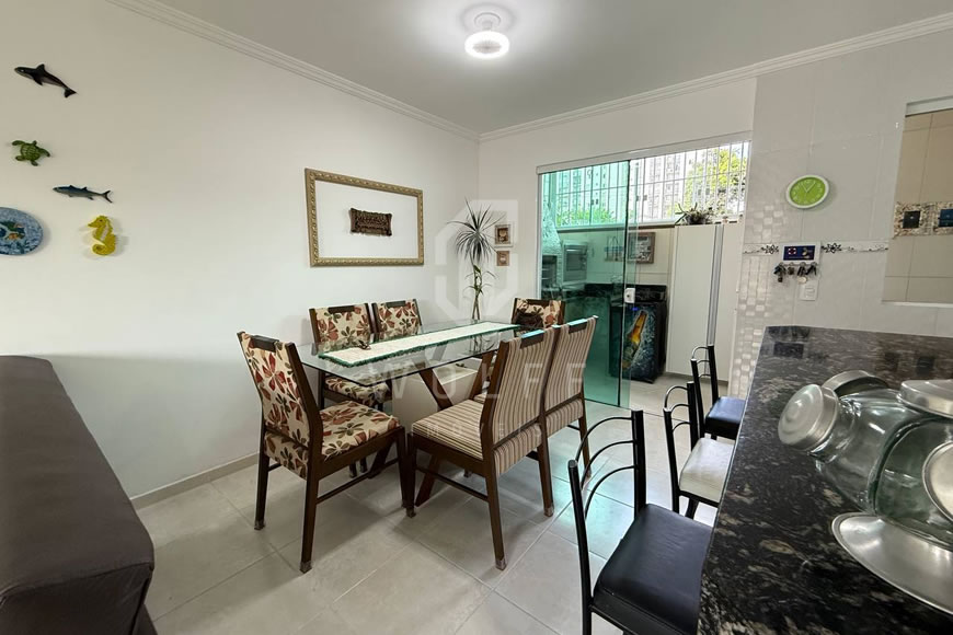 JD1508 - Sobrado Geminado com Piscina no Centro