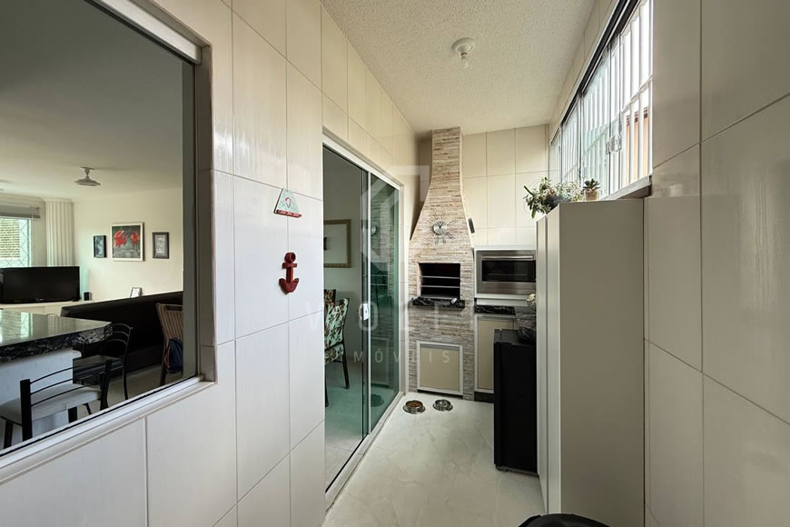 JD1508 - Sobrado Geminado com Piscina no Centro