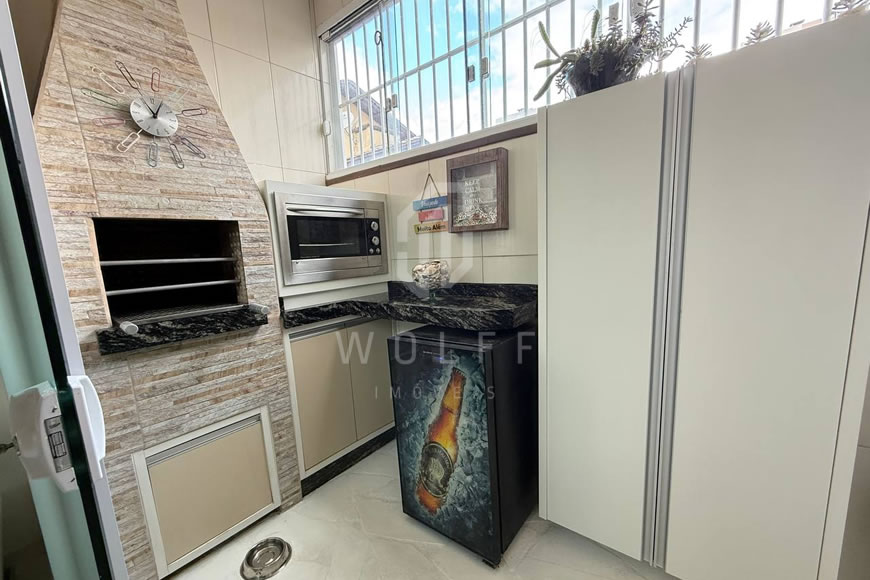 JD1508 - Sobrado Geminado com Piscina no Centro