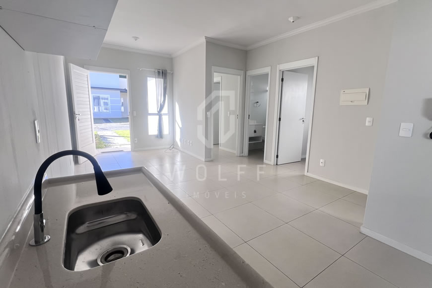 JD1533 - Casa Geminada em Condomínio Fechado