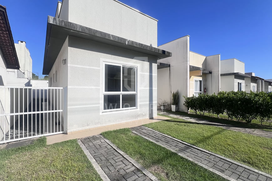 JD1533 - Casa Geminada em Condomínio Fechado