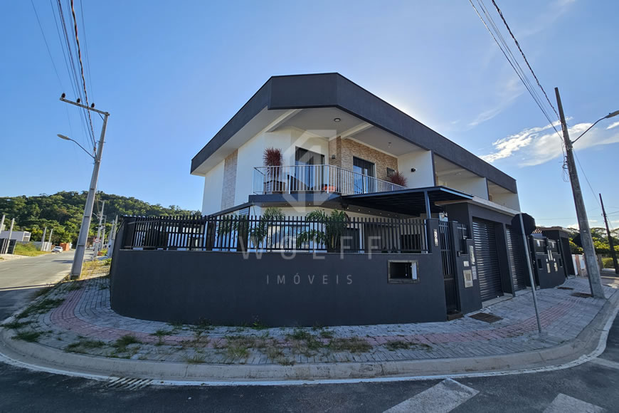 JD1540 - Sobrado Geminado Mobiliado e com Piscina