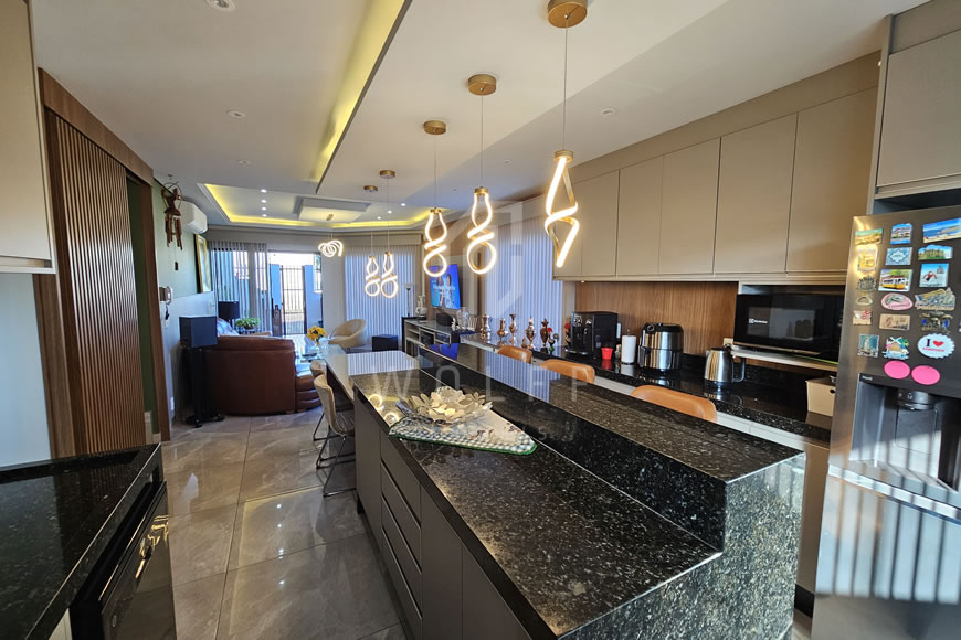 JD1540 - Sobrado Geminado Mobiliado e com Piscina