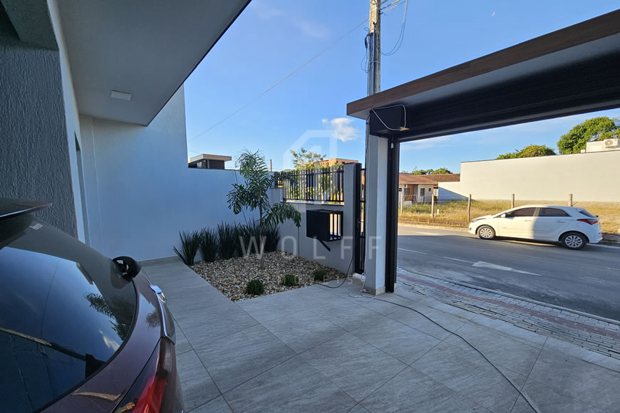 JD1546 - Sobrado Geminado com 03 suítes no Bairro Itajuba