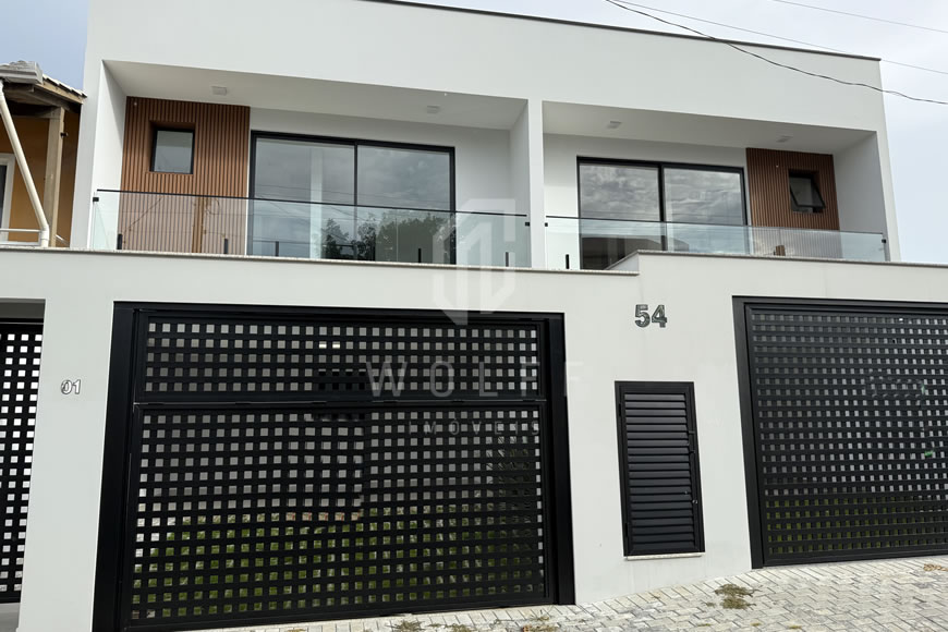 JD1552 - Sobrado Geminado a apenas 70m da Praia