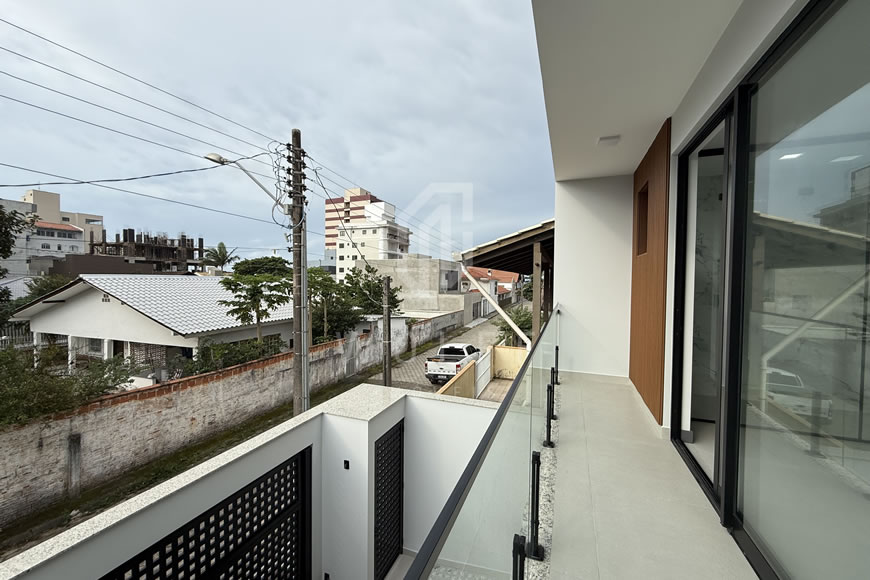 JD1552 - Sobrado Geminado a apenas 70m da Praia