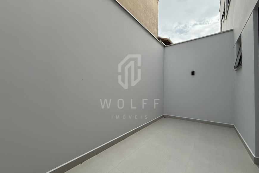 JD1552 - Sobrado Geminado a apenas 70m da Praia