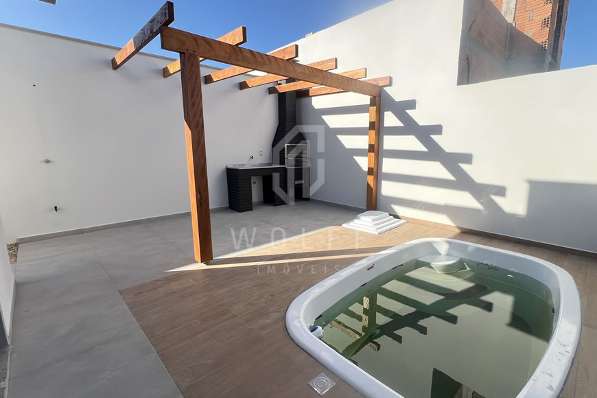 JD1562 - Casa Geminada de 03 dormitórios com Piscina 