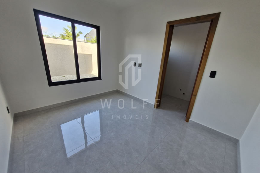 JD1566 - Casa Geminada com Espaço nos Fundos