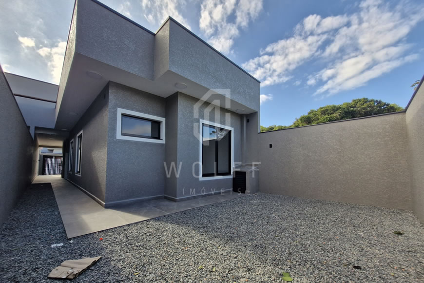 JD1566 - Casa Geminada com Espaço nos Fundos