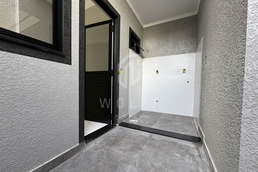 JD1568 - Casa Geminada com Amplo Espaço de Terreno