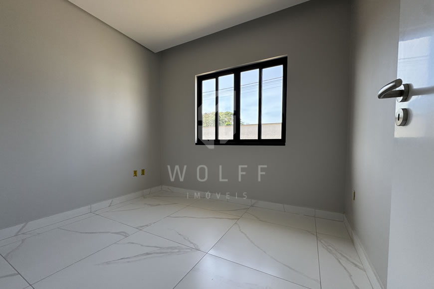 JD1568 - Casa Geminada com Amplo Espaço de Terreno