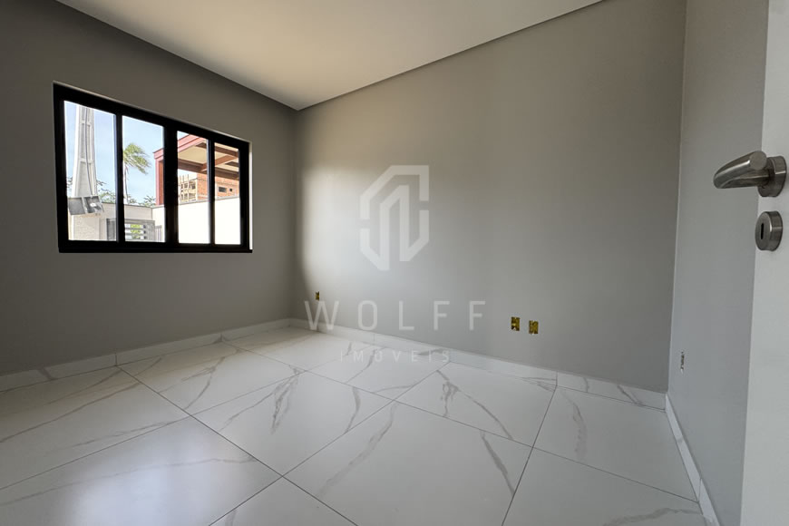 JD1568 - Casa Geminada com Amplo Espaço de Terreno