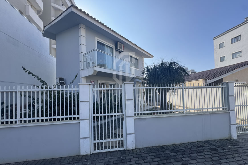 JD1578 - Sobrado com Excelente Localização a apenas 200m da Praia