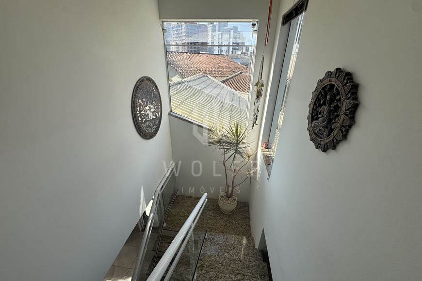 JD1578 - Sobrado com Excelente Localização a apenas 200m da Praia