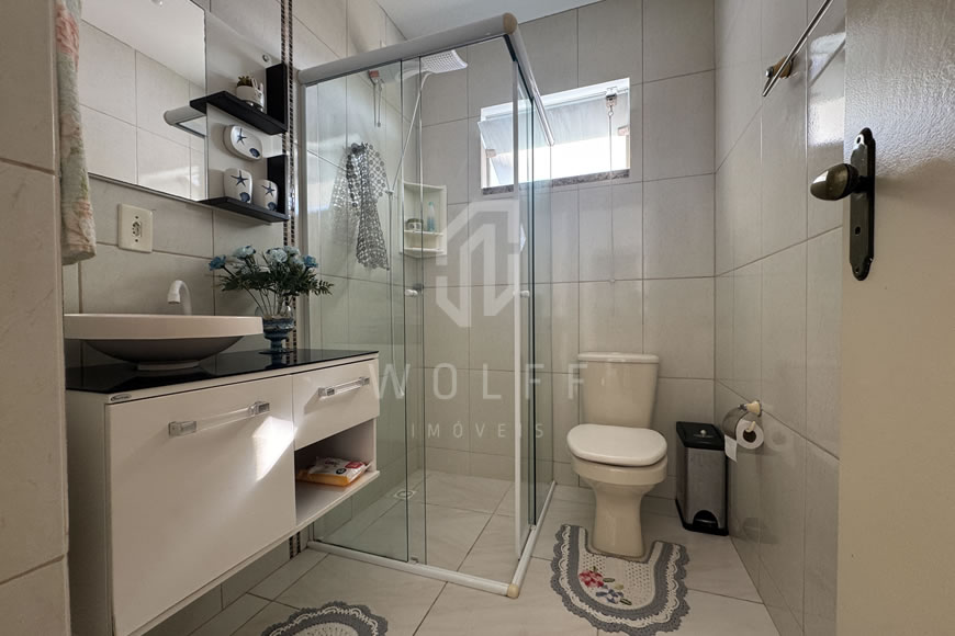 JD1578 - Sobrado com Excelente Localização a apenas 200m da Praia