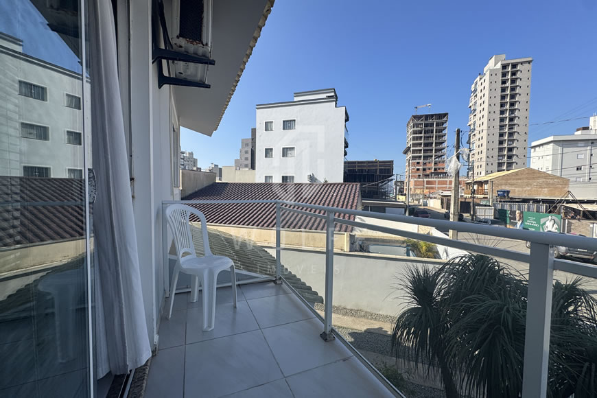 JD1578 - Sobrado com Excelente Localização a apenas 200m da Praia