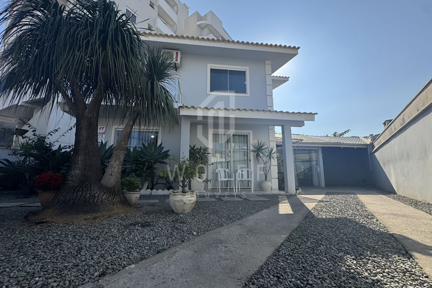 JD1578 - Sobrado com Excelente Localização a apenas 200m da Praia