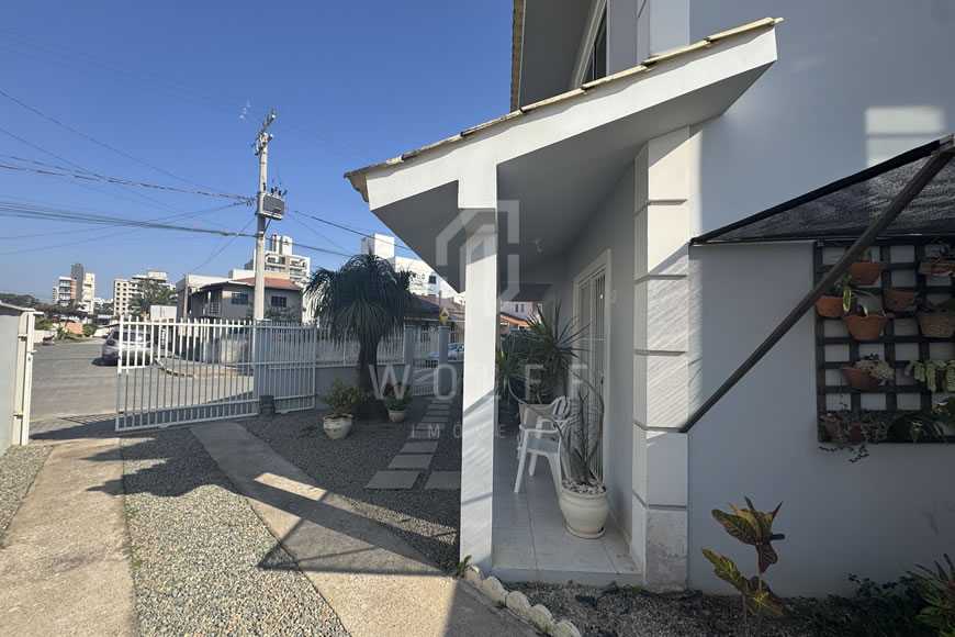 JD1578 - Sobrado com Excelente Localização a apenas 200m da Praia