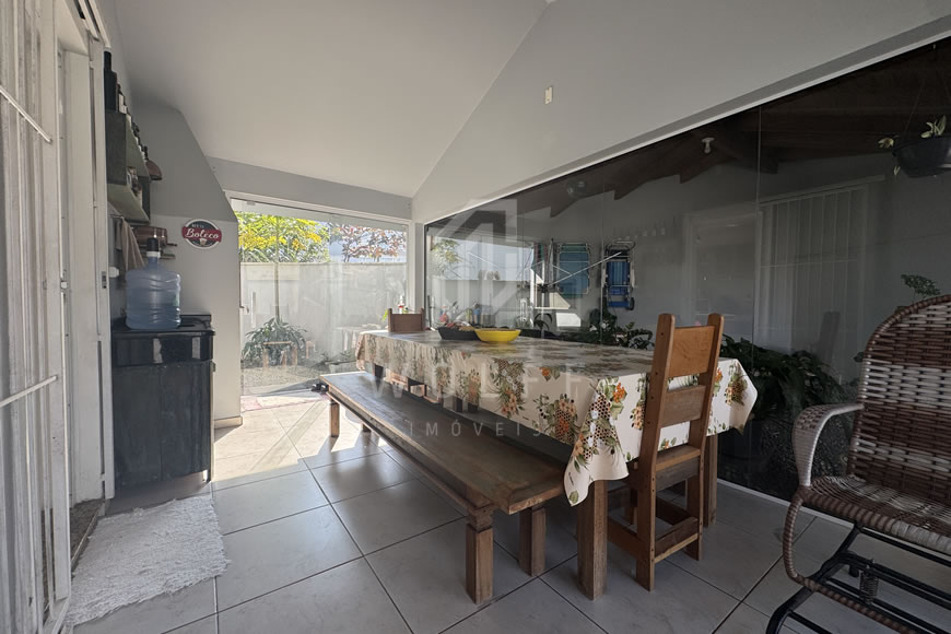 JD1578 - Sobrado com Excelente Localização a apenas 200m da Praia