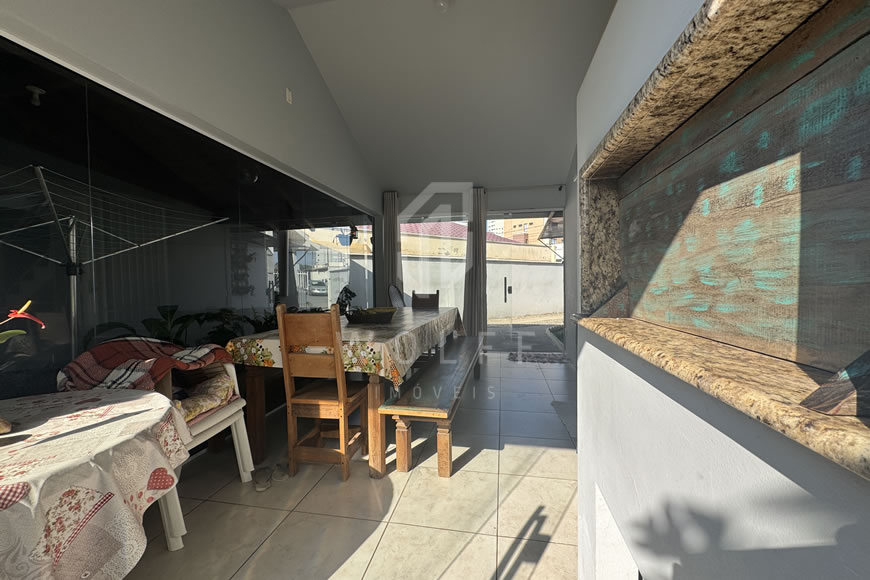 JD1578 - Sobrado com Excelente Localização a apenas 200m da Praia